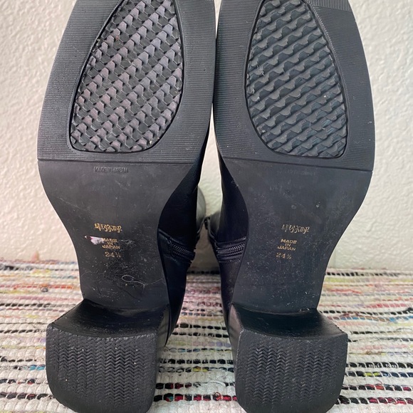 SOLD:.90s Black Leather Mid-Calf Chunky Boots - Picture 10 of 16